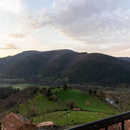 Lovely Holiday In Cutiellos With Swimming Pool Casa vacanze Belmonte De Miranda